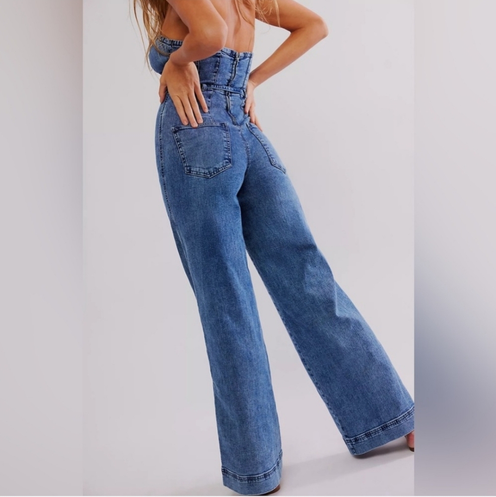 Free people 🖤Curvy Femme fatale Blue Denim Jumpsuit - Picture 2 of 5